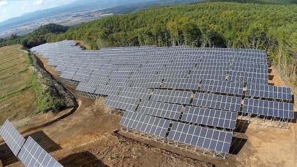 会津電力株式会社_雄国太陽光発電所.jpg