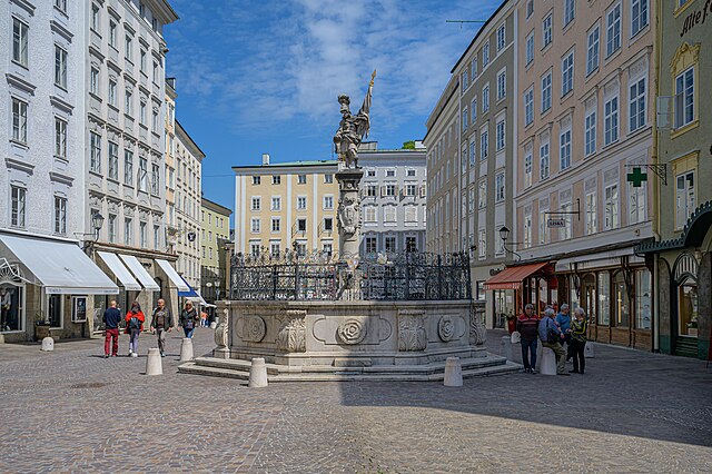 Salzburg_Florianibrunnen_Alter_Markt81012.jpg