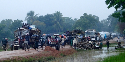 sTractors._Jan_2009_displacement_in_the_Vanni.jpg