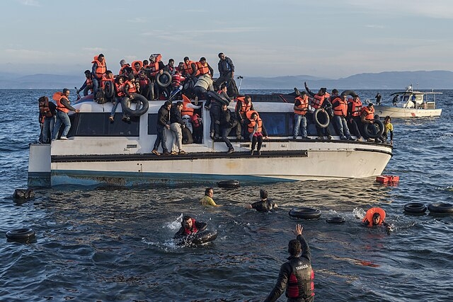 s20151030_Syrians_and_Iraq_refugees_arrive_at_Skala_Sykamias_Lesvos_Greece_2.jpg