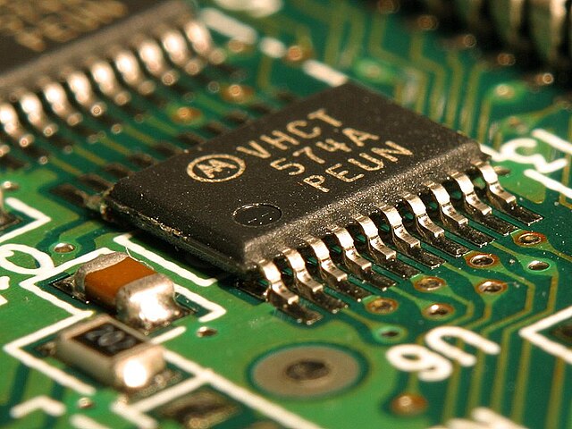 Integrated_circuit_on_microchip.jpg