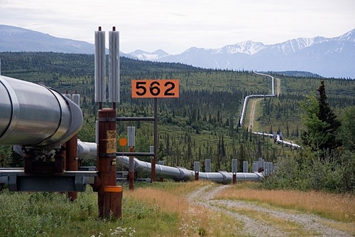 s640pxTransAlaska_Pipeline_System_Luca_Galuzzi_2005.jpg
